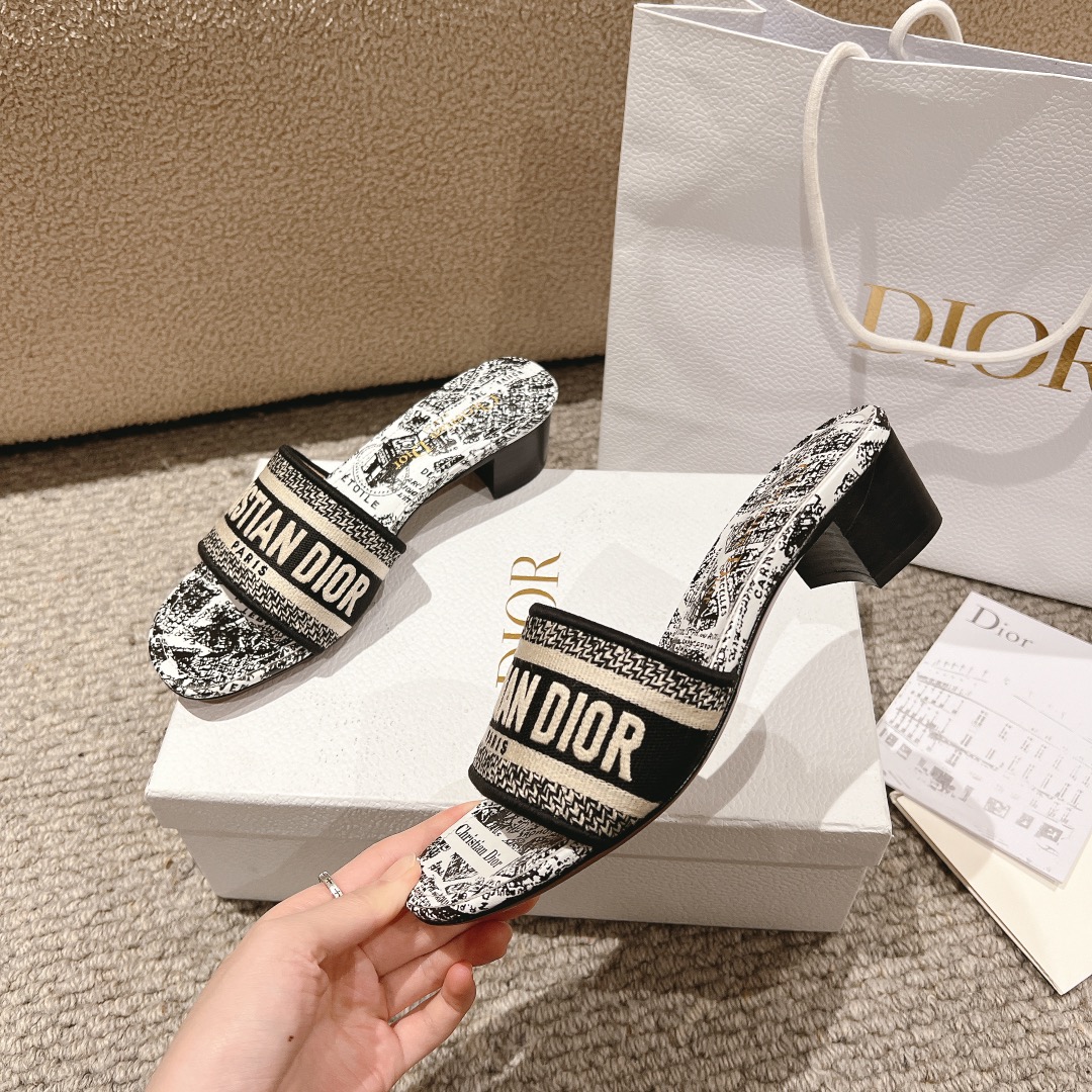 代购级别！经典迪奥logo电脑绣帆布方跟拖鞋，上乘美艳力作 dior专柜最火春夏系列 兼备气质 时尚 经
