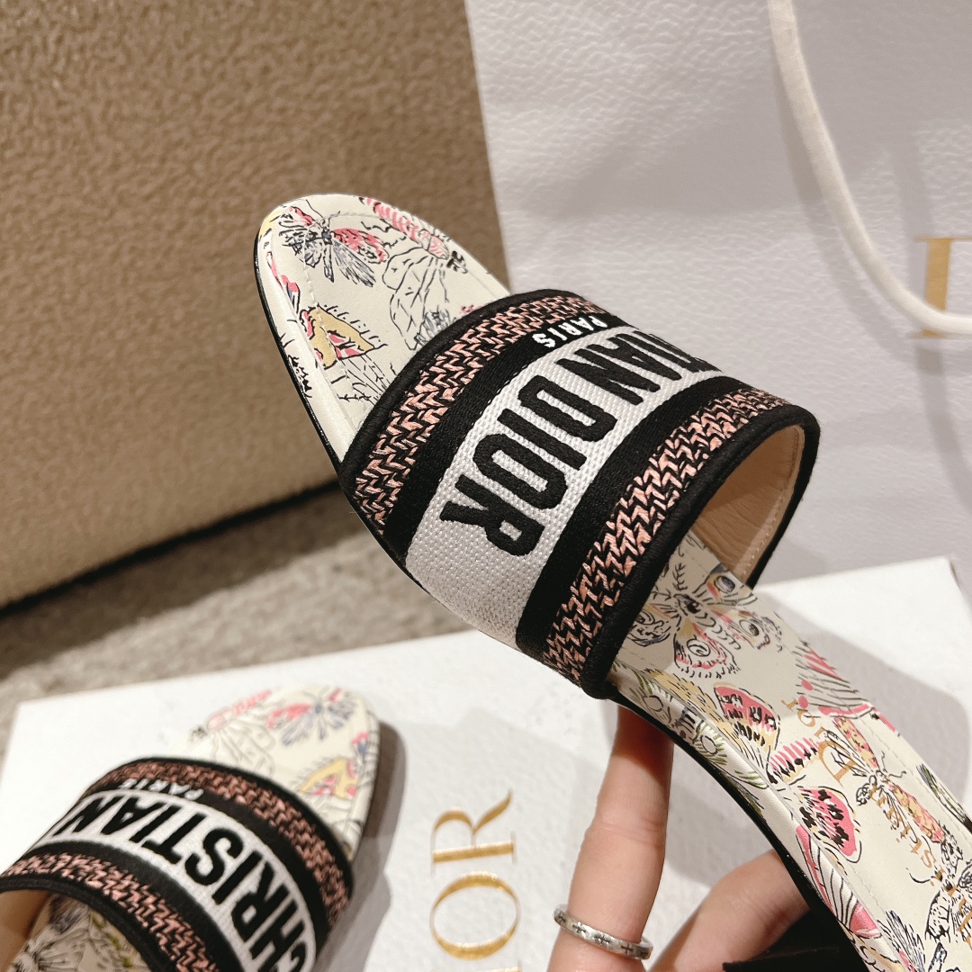 代购级别！经典迪奥logo电脑绣帆布方跟拖鞋，上乘美艳力作 dior专柜最火春夏系列 兼备气质 时尚 经