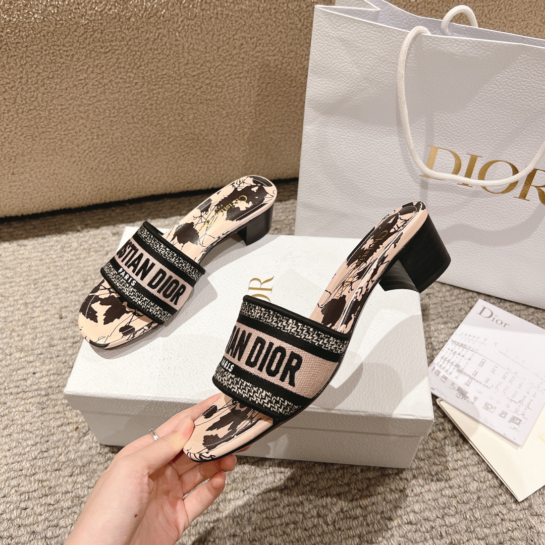 代购级别！经典迪奥logo电脑绣帆布方跟拖鞋，上乘美艳力作 dior专柜最火春夏系列 兼备气质 时尚 经