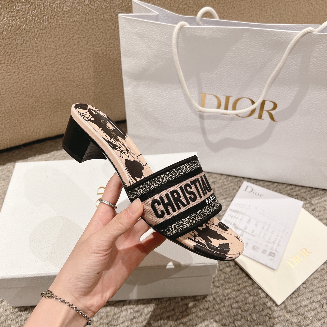 代购级别！经典迪奥logo电脑绣帆布方跟拖鞋，上乘美艳力作 dior专柜最火春夏系列 兼备气质 时尚 经