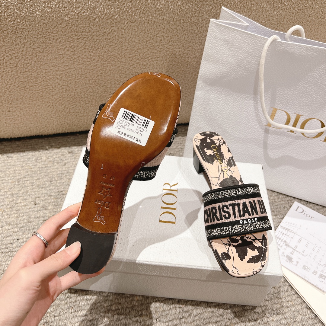 代购级别！经典迪奥logo电脑绣帆布方跟拖鞋，上乘美艳力作 dior专柜最火春夏系列 兼备气质 时尚 经