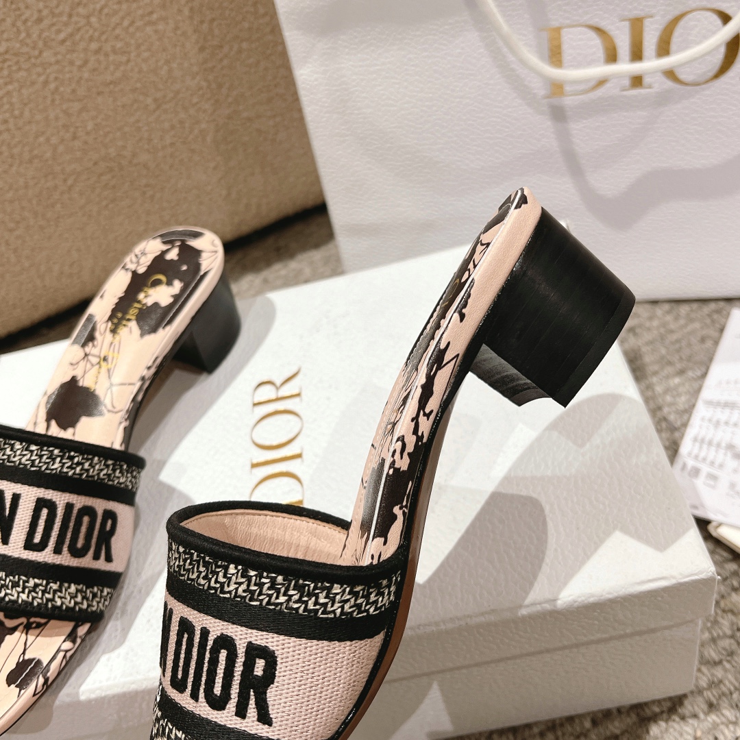 代购级别！经典迪奥logo电脑绣帆布方跟拖鞋，上乘美艳力作 dior专柜最火春夏系列 兼备气质 时尚 经