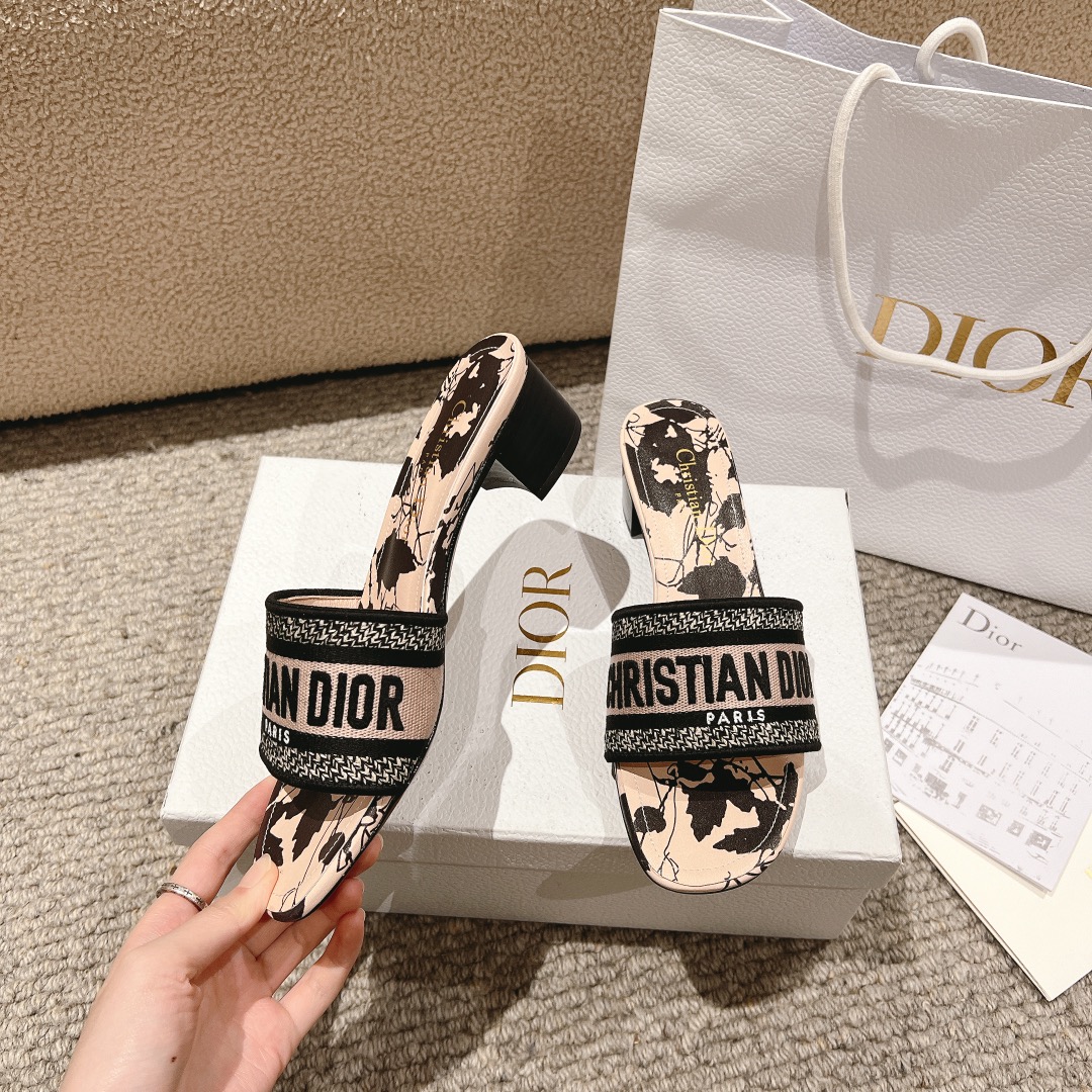 代购级别！经典迪奥logo电脑绣帆布方跟拖鞋，上乘美艳力作 dior专柜最火春夏系列 兼备气质 时尚 经