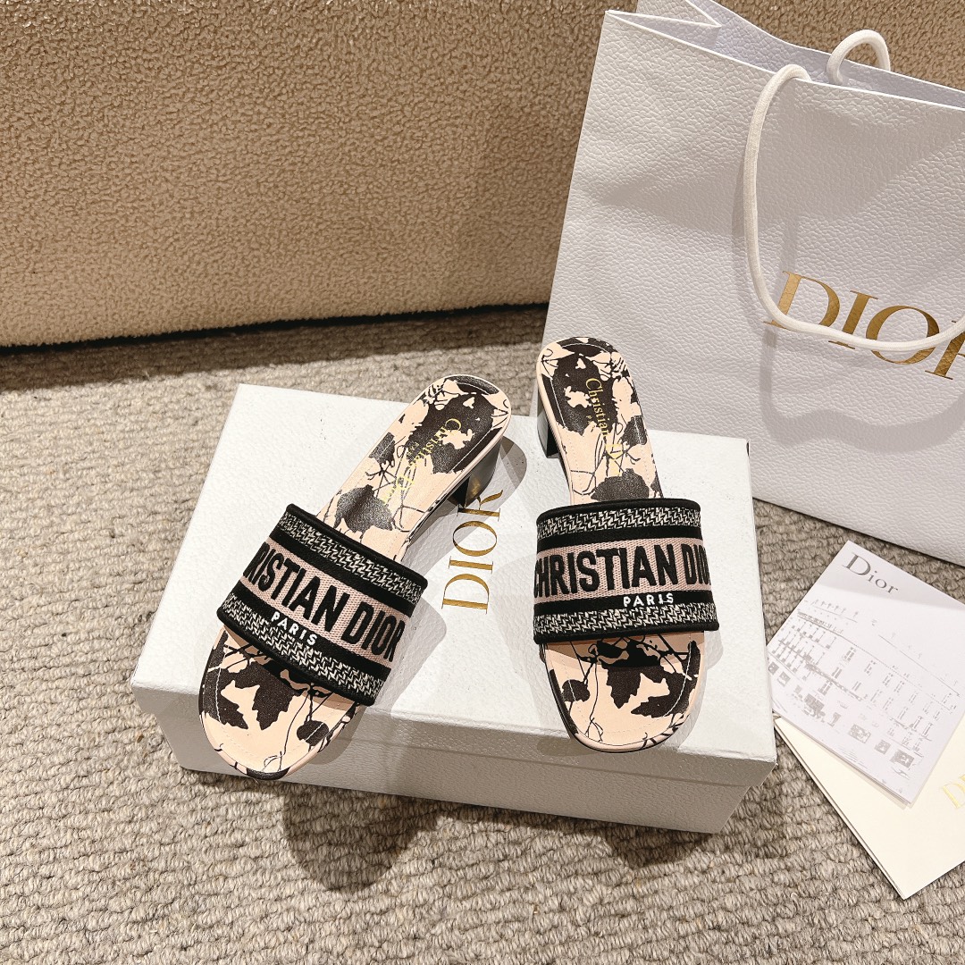代购级别！经典迪奥logo电脑绣帆布方跟拖鞋，上乘美艳力作 dior专柜最火春夏系列 兼备气质 时尚 经