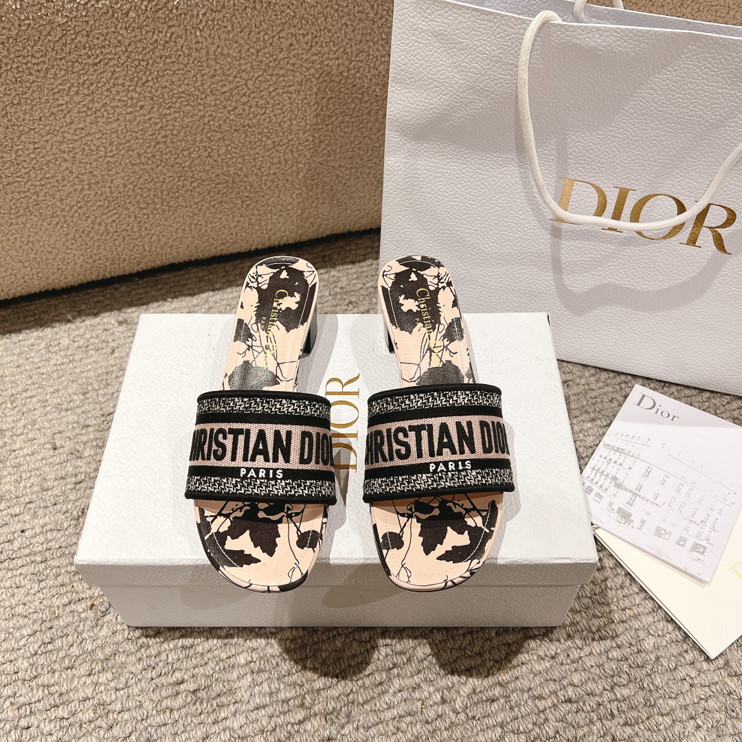代购级别！经典迪奥logo电脑绣帆布方跟拖鞋，上乘美艳力作 dior专柜最火春夏系列 兼备气质 时尚 经