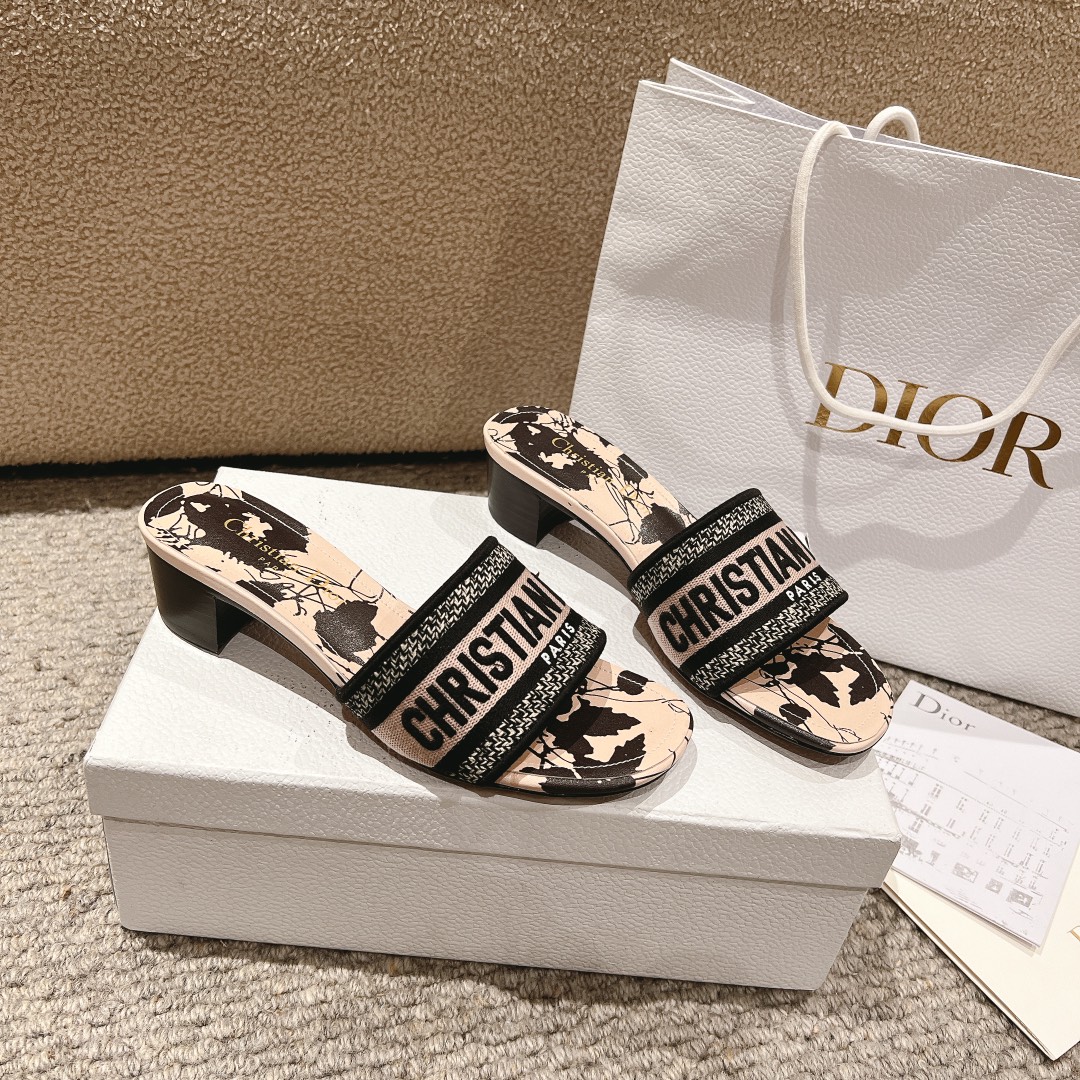 代购级别！经典迪奥logo电脑绣帆布方跟拖鞋，上乘美艳力作 dior专柜最火春夏系列 兼备气质 时尚 经