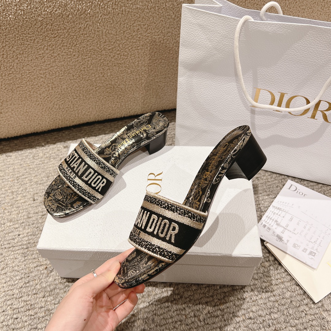 代购级别！经典迪奥logo电脑绣帆布方跟拖鞋，上乘美艳力作 dior专柜最火春夏系列 兼备气质 时尚 经