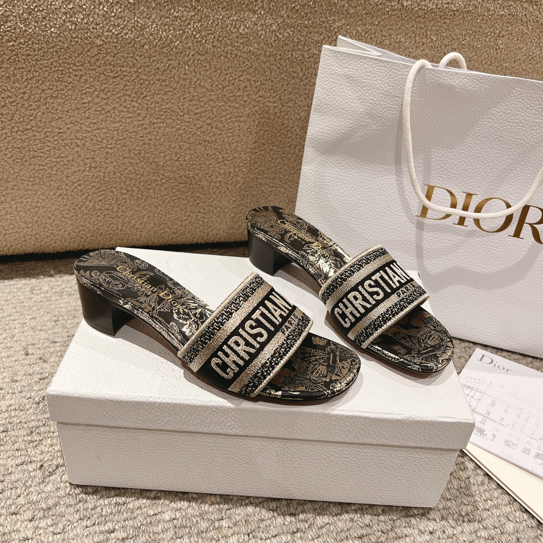 代购级别！经典迪奥logo电脑绣帆布方跟拖鞋，上乘美艳力作 dior专柜最火春夏系列 兼备气质 时尚 经