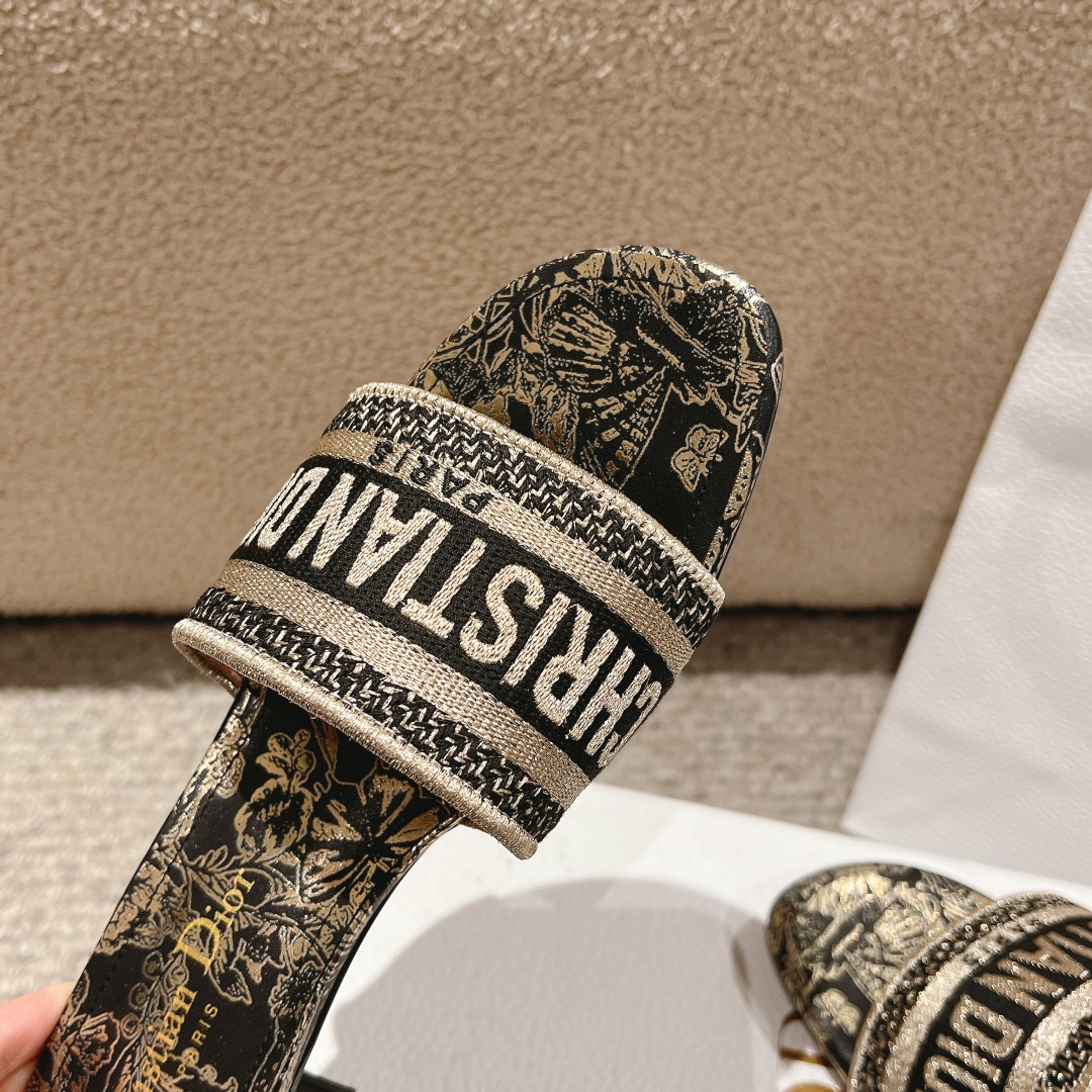 代购级别！经典迪奥logo电脑绣帆布方跟拖鞋，上乘美艳力作 dior专柜最火春夏系列 兼备气质 时尚 经