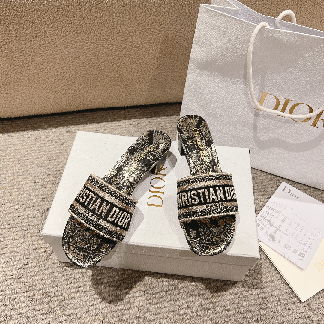 代购级别！经典迪奥logo电脑绣帆布方跟拖鞋，上乘美艳力作 dior专柜最火春夏系列 兼备气质 时尚 经