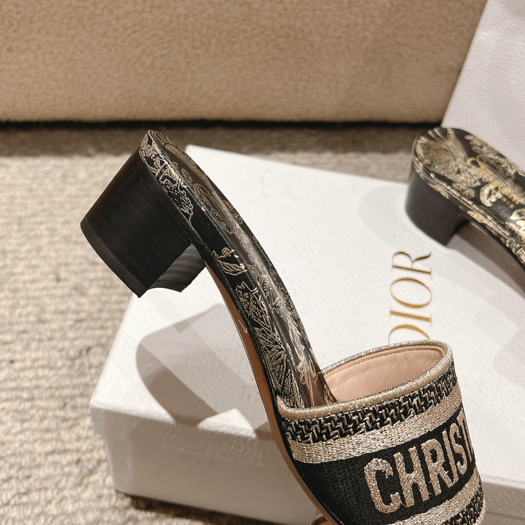 代购级别！经典迪奥logo电脑绣帆布方跟拖鞋，上乘美艳力作 dior专柜最火春夏系列 兼备气质 时尚 经