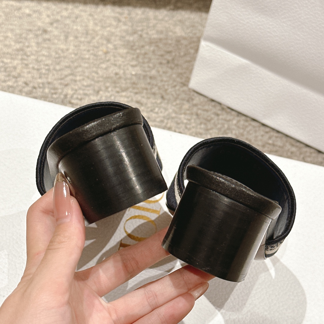 代购级别！经典迪奥logo电脑绣帆布方跟拖鞋，上乘美艳力作 dior专柜最火春夏系列 兼备气质 时尚 经