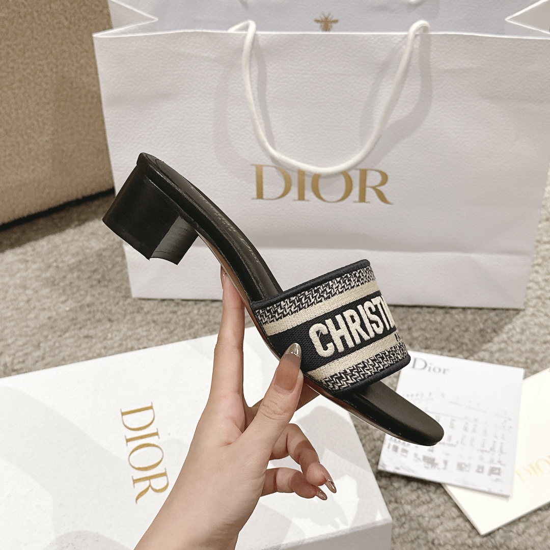 代购级别！经典迪奥logo电脑绣帆布方跟拖鞋，上乘美艳力作 dior专柜最火春夏系列 兼备气质 时尚 经