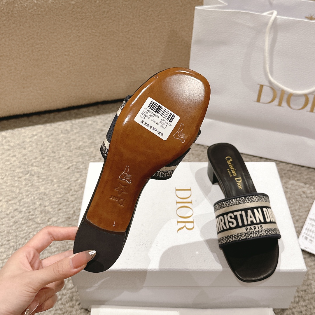 代购级别！经典迪奥logo电脑绣帆布方跟拖鞋，上乘美艳力作 dior专柜最火春夏系列 兼备气质 时尚 经