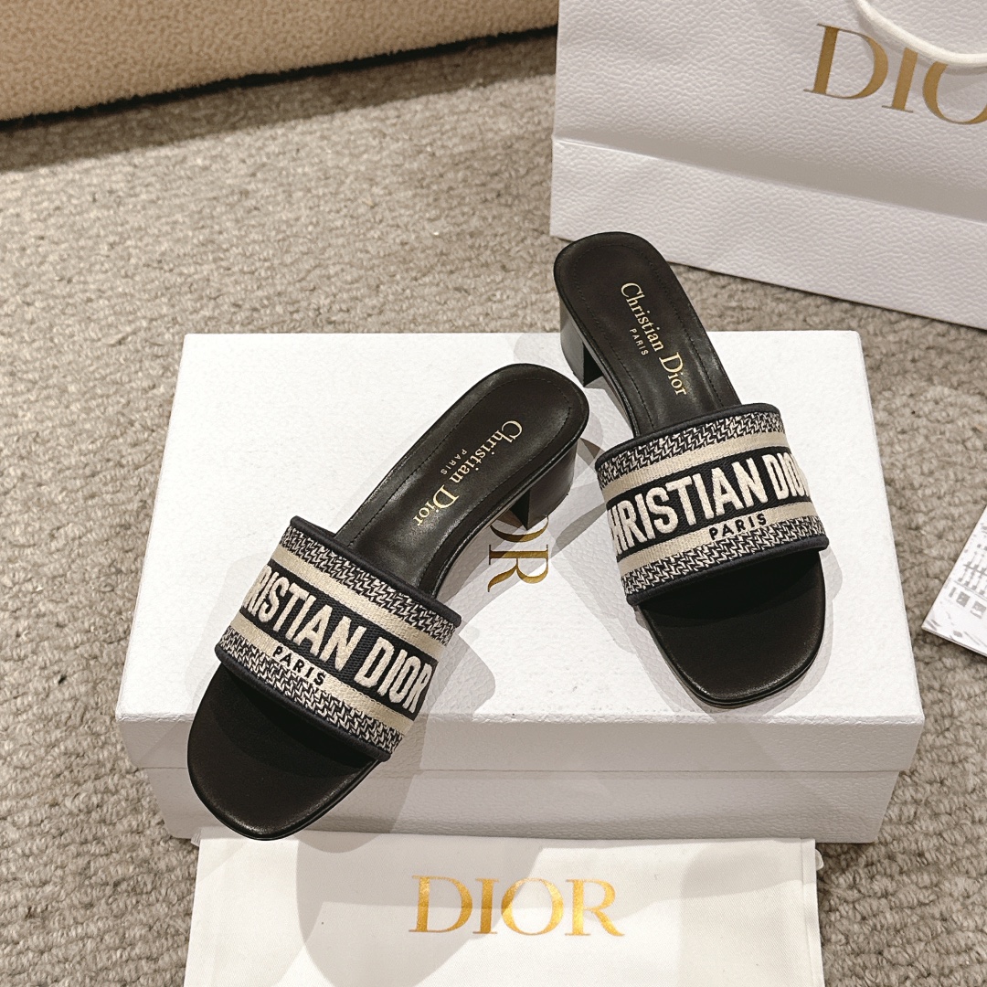 代购级别！经典迪奥logo电脑绣帆布方跟拖鞋，上乘美艳力作 dior专柜最火春夏系列 兼备气质 时尚 经