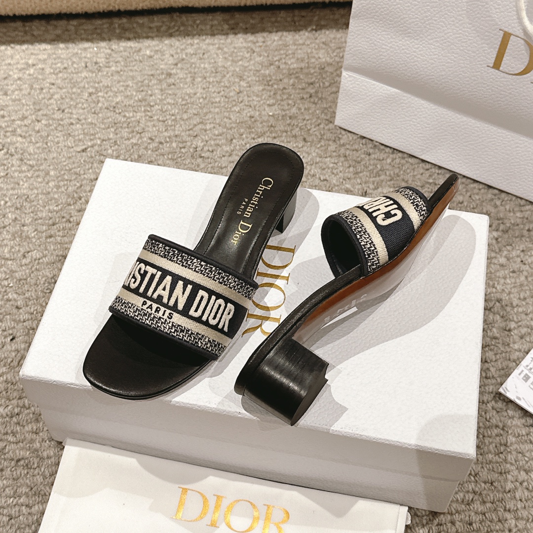 代购级别！经典迪奥logo电脑绣帆布方跟拖鞋，上乘美艳力作 dior专柜最火春夏系列 兼备气质 时尚 经