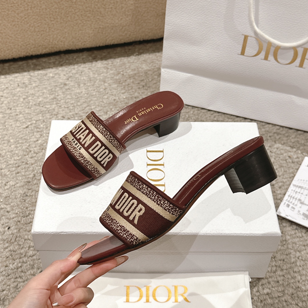 代购级别！经典迪奥logo电脑绣帆布方跟拖鞋，上乘美艳力作 dior专柜最火春夏系列 兼备气质 时尚 经