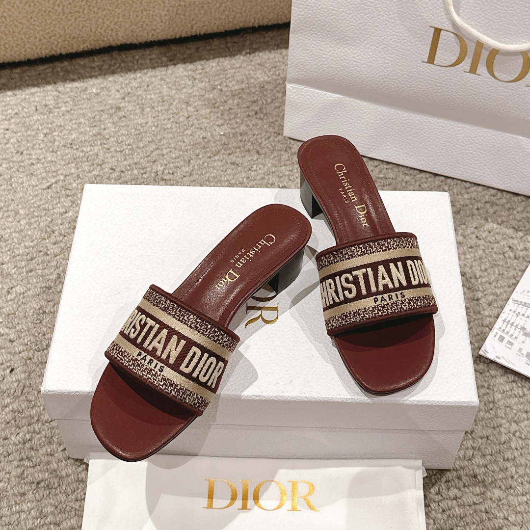 代购级别！经典迪奥logo电脑绣帆布方跟拖鞋，上乘美艳力作 dior专柜最火春夏系列 兼备气质 时尚 经
