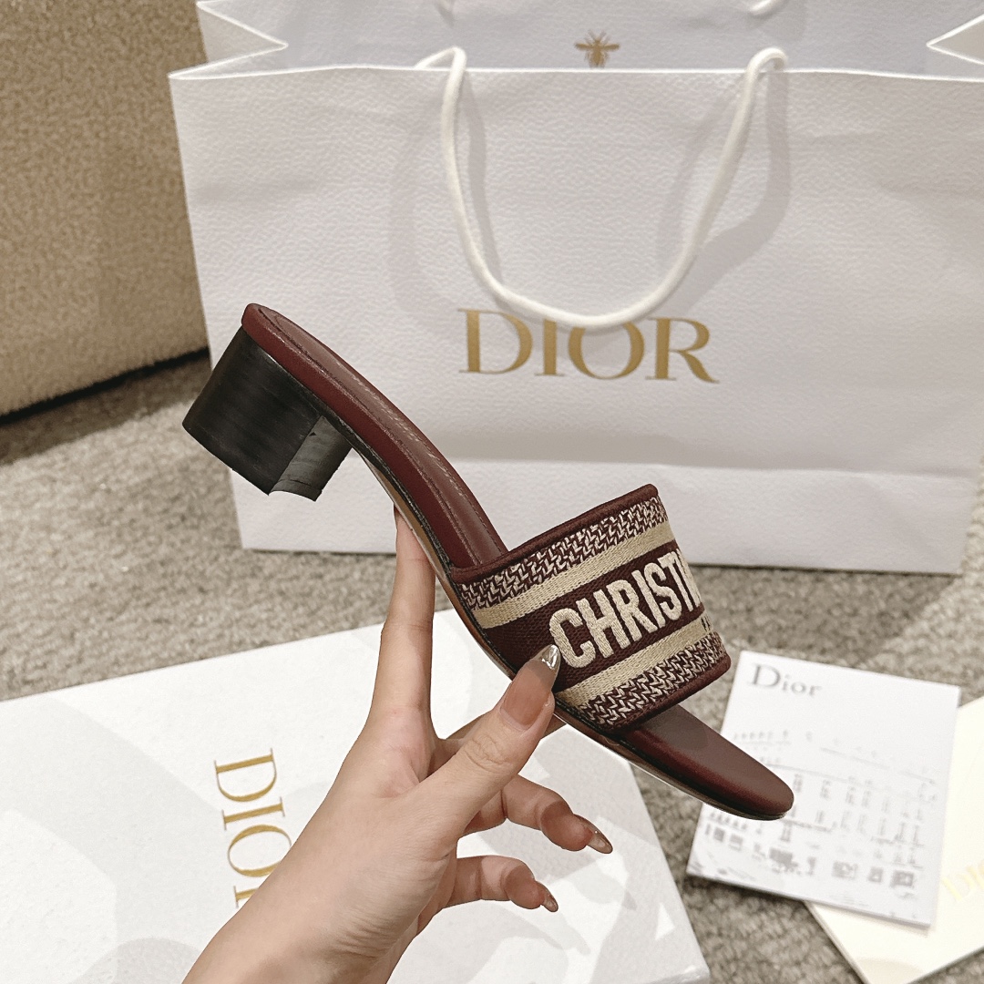 代购级别！经典迪奥logo电脑绣帆布方跟拖鞋，上乘美艳力作 dior专柜最火春夏系列 兼备气质 时尚 经