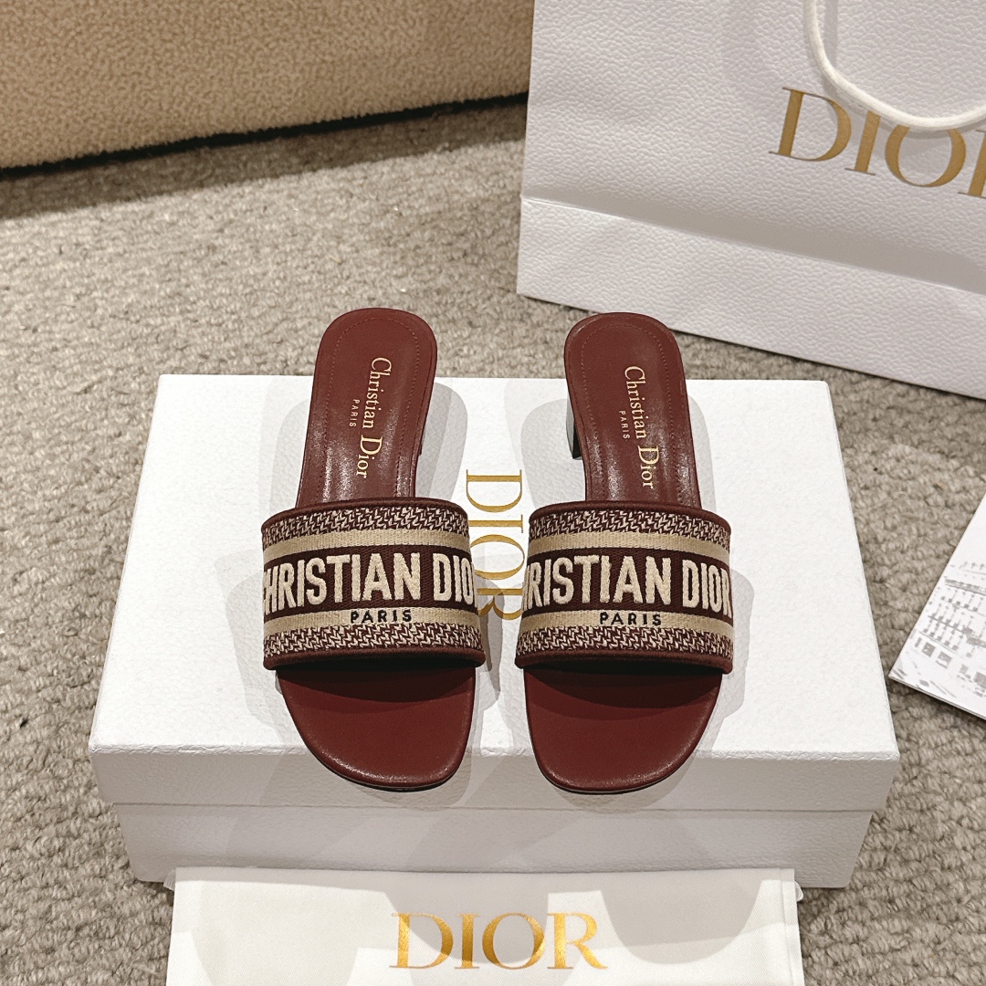 代购级别！经典迪奥logo电脑绣帆布方跟拖鞋，上乘美艳力作 dior专柜最火春夏系列 兼备气质 时尚 经