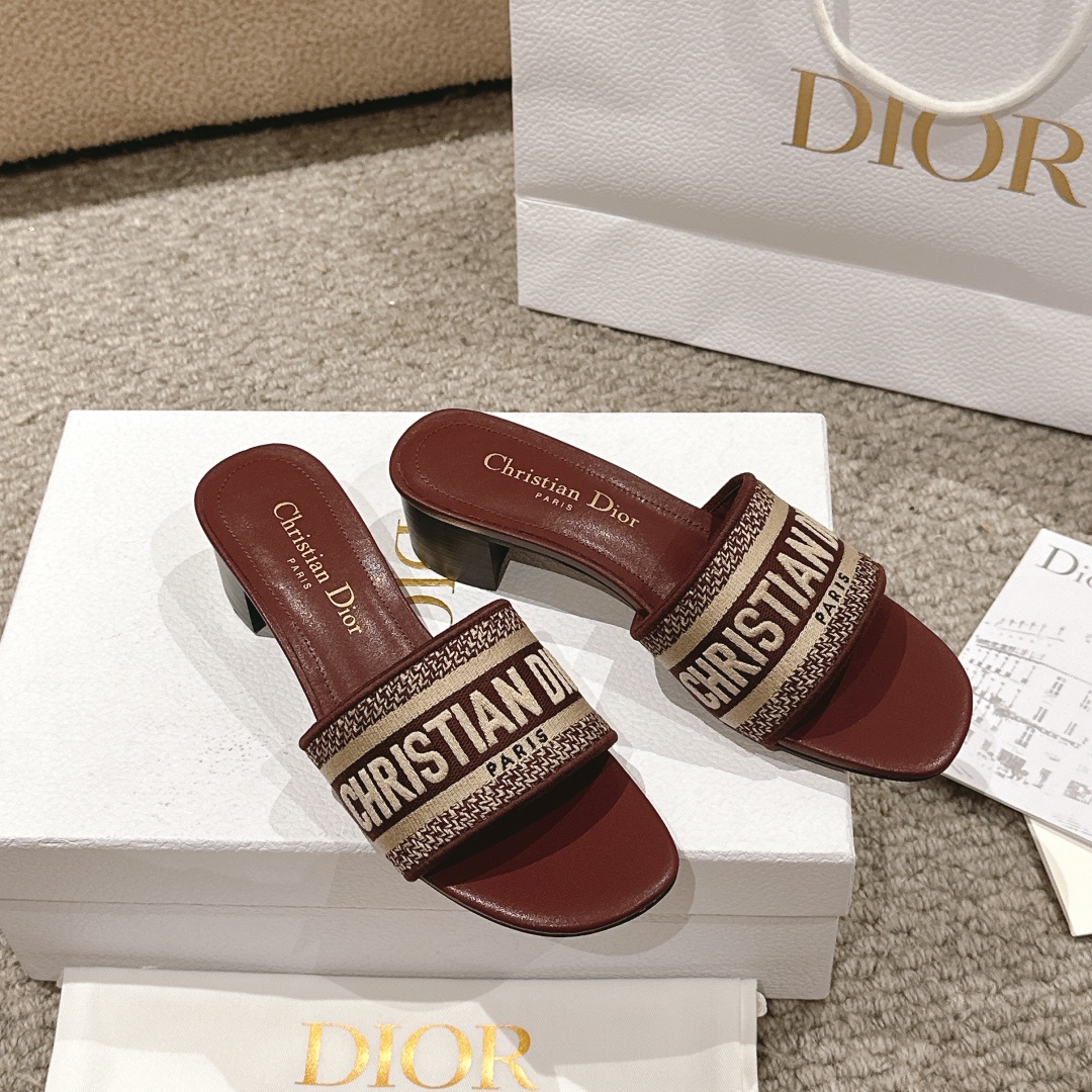 代购级别！经典迪奥logo电脑绣帆布方跟拖鞋，上乘美艳力作 dior专柜最火春夏系列 兼备气质 时尚 经