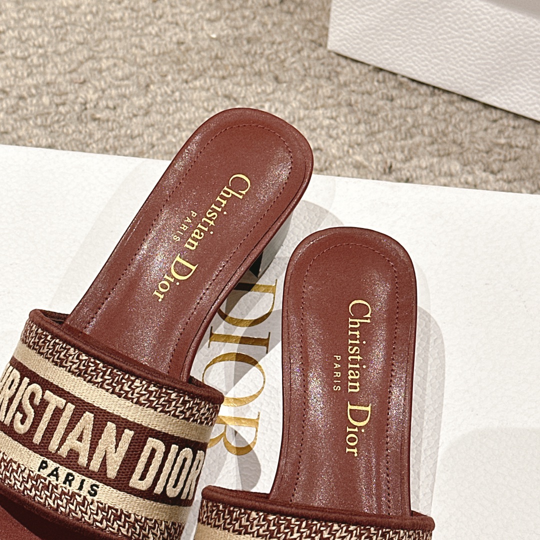 代购级别！经典迪奥logo电脑绣帆布方跟拖鞋，上乘美艳力作 dior专柜最火春夏系列 兼备气质 时尚 经