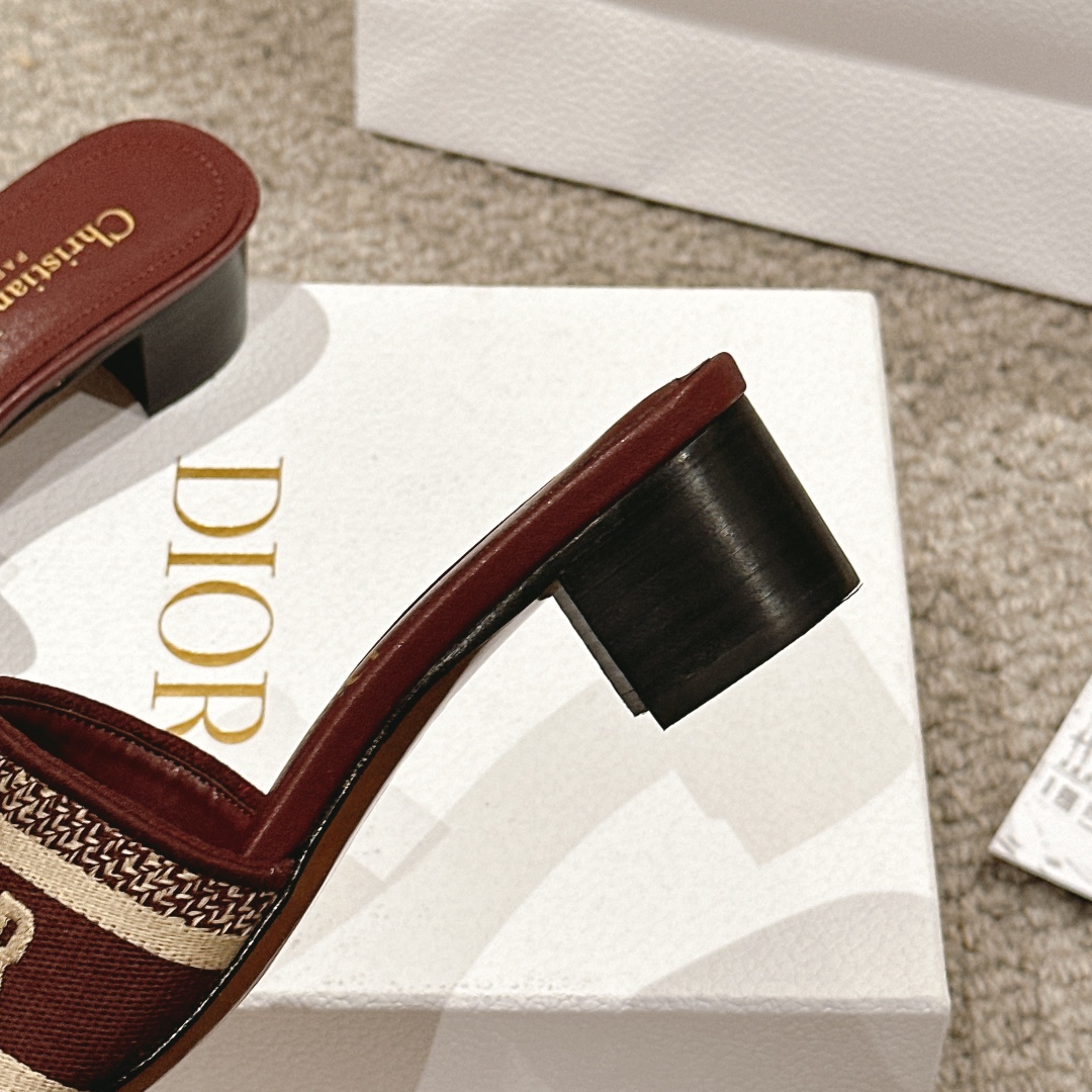 代购级别！经典迪奥logo电脑绣帆布方跟拖鞋，上乘美艳力作 dior专柜最火春夏系列 兼备气质 时尚 经