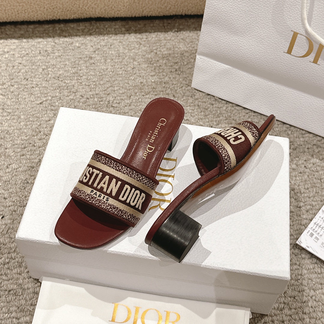代购级别！经典迪奥logo电脑绣帆布方跟拖鞋，上乘美艳力作 dior专柜最火春夏系列 兼备气质 时尚 经