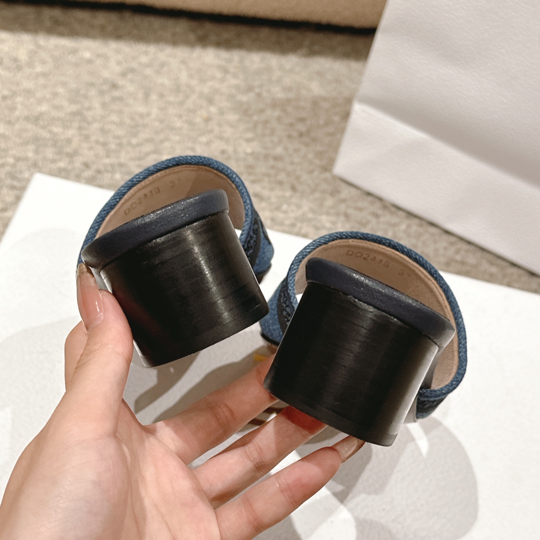 代购级别！经典迪奥logo电脑绣帆布方跟拖鞋，上乘美艳力作 dior专柜最火春夏系列 兼备气质 时尚 经