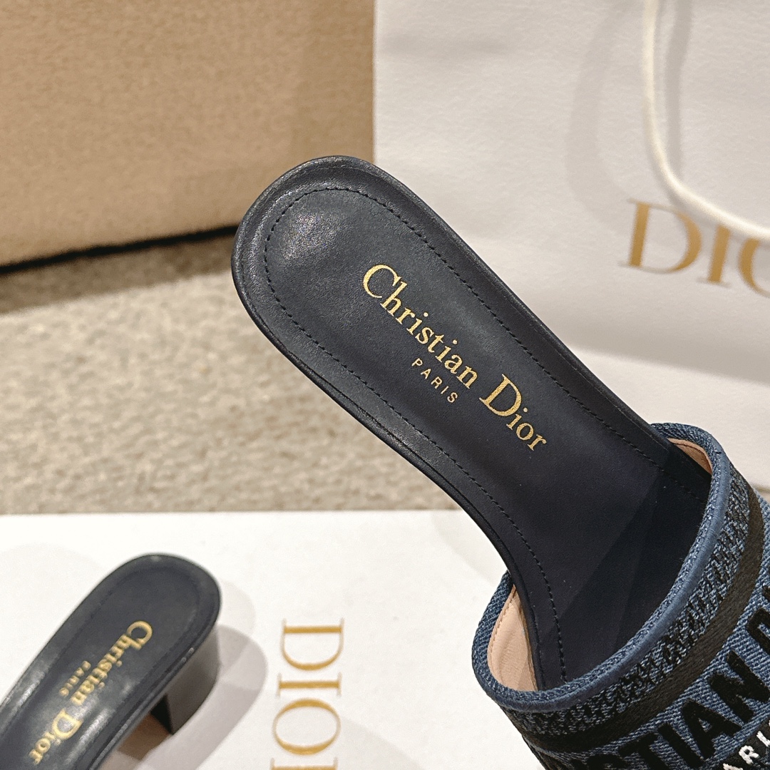 代购级别！经典迪奥logo电脑绣帆布方跟拖鞋，上乘美艳力作 dior专柜最火春夏系列 兼备气质 时尚 经
