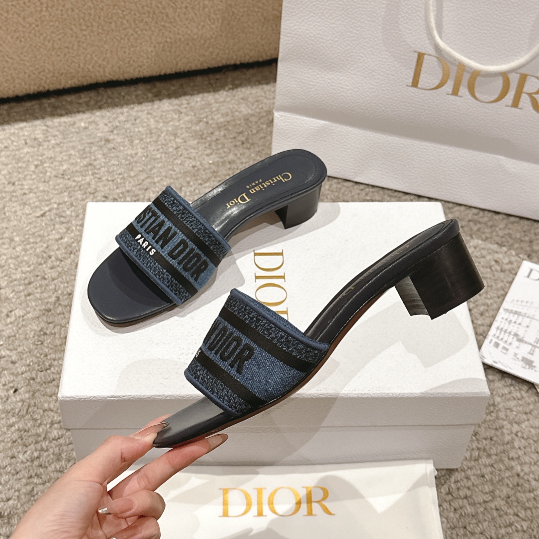 代购级别！经典迪奥logo电脑绣帆布方跟拖鞋，上乘美艳力作 dior专柜最火春夏系列 兼备气质 时尚 经