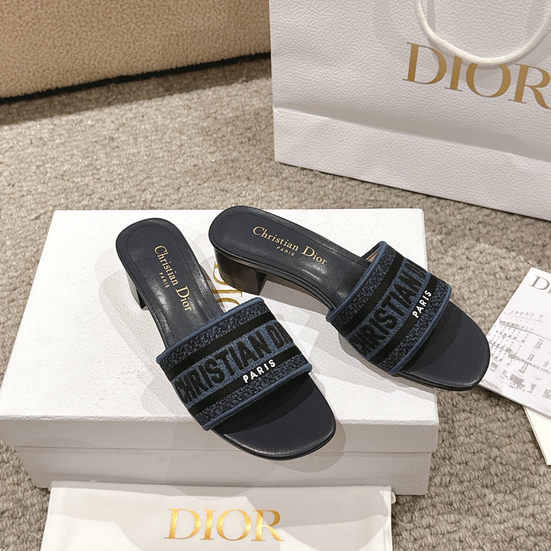 代购级别！经典迪奥logo电脑绣帆布方跟拖鞋，上乘美艳力作 dior专柜最火春夏系列 兼备气质 时尚 经