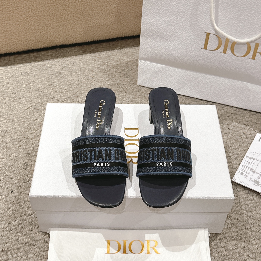 代购级别！经典迪奥logo电脑绣帆布方跟拖鞋，上乘美艳力作 dior专柜最火春夏系列 兼备气质 时尚 经