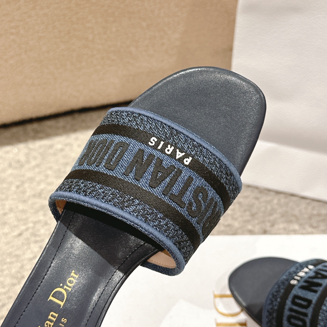 代购级别！经典迪奥logo电脑绣帆布方跟拖鞋，上乘美艳力作 dior专柜最火春夏系列 兼备气质 时尚 经