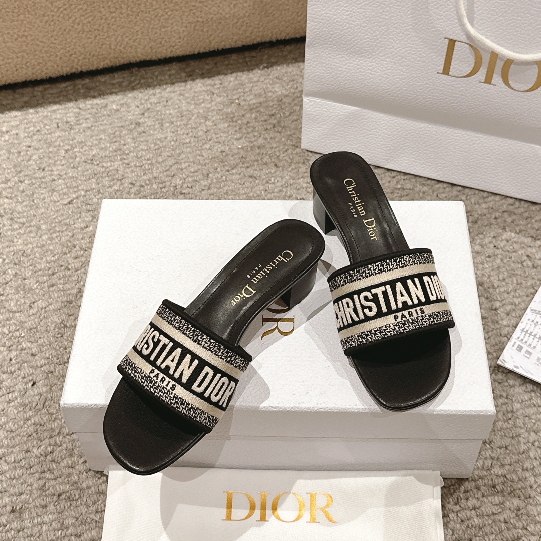 代购级别！经典迪奥logo电脑绣帆布方跟拖鞋，上乘美艳力作 dior专柜最火春夏系列 兼备气质 时尚 经