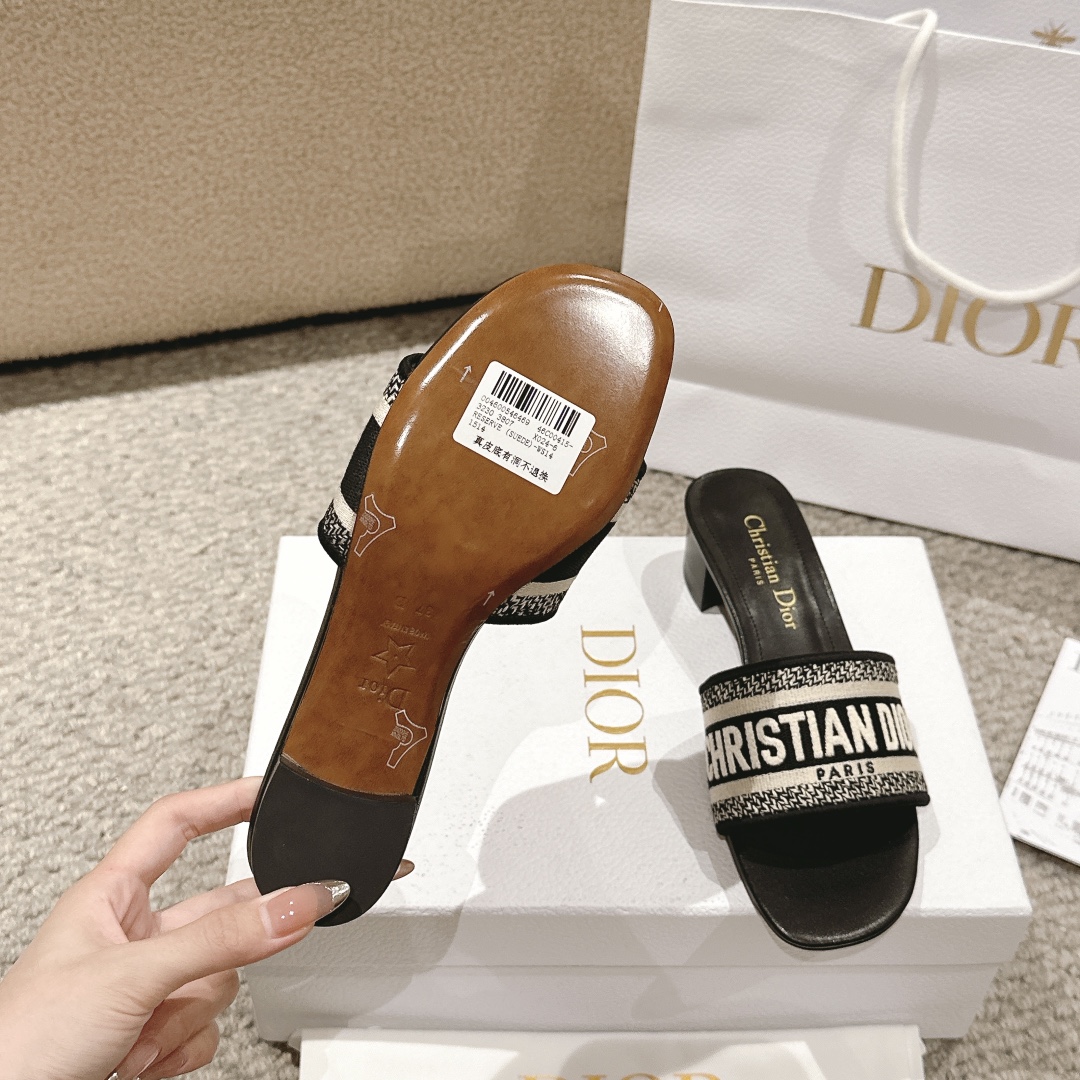 代购级别！经典迪奥logo电脑绣帆布方跟拖鞋，上乘美艳力作 dior专柜最火春夏系列 兼备气质 时尚 经