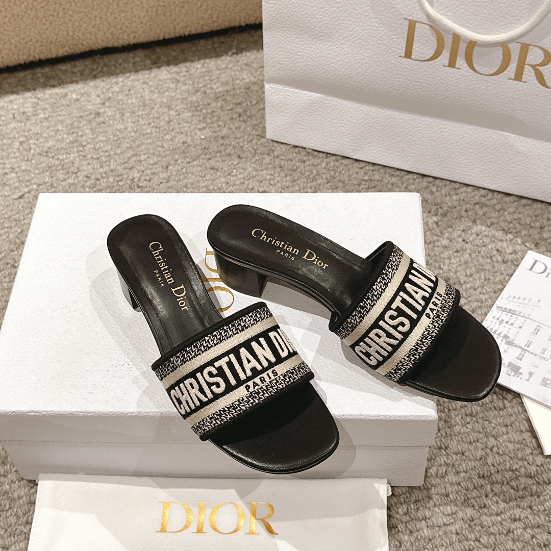 代购级别！经典迪奥logo电脑绣帆布方跟拖鞋，上乘美艳力作 dior专柜最火春夏系列 兼备气质 时尚 经