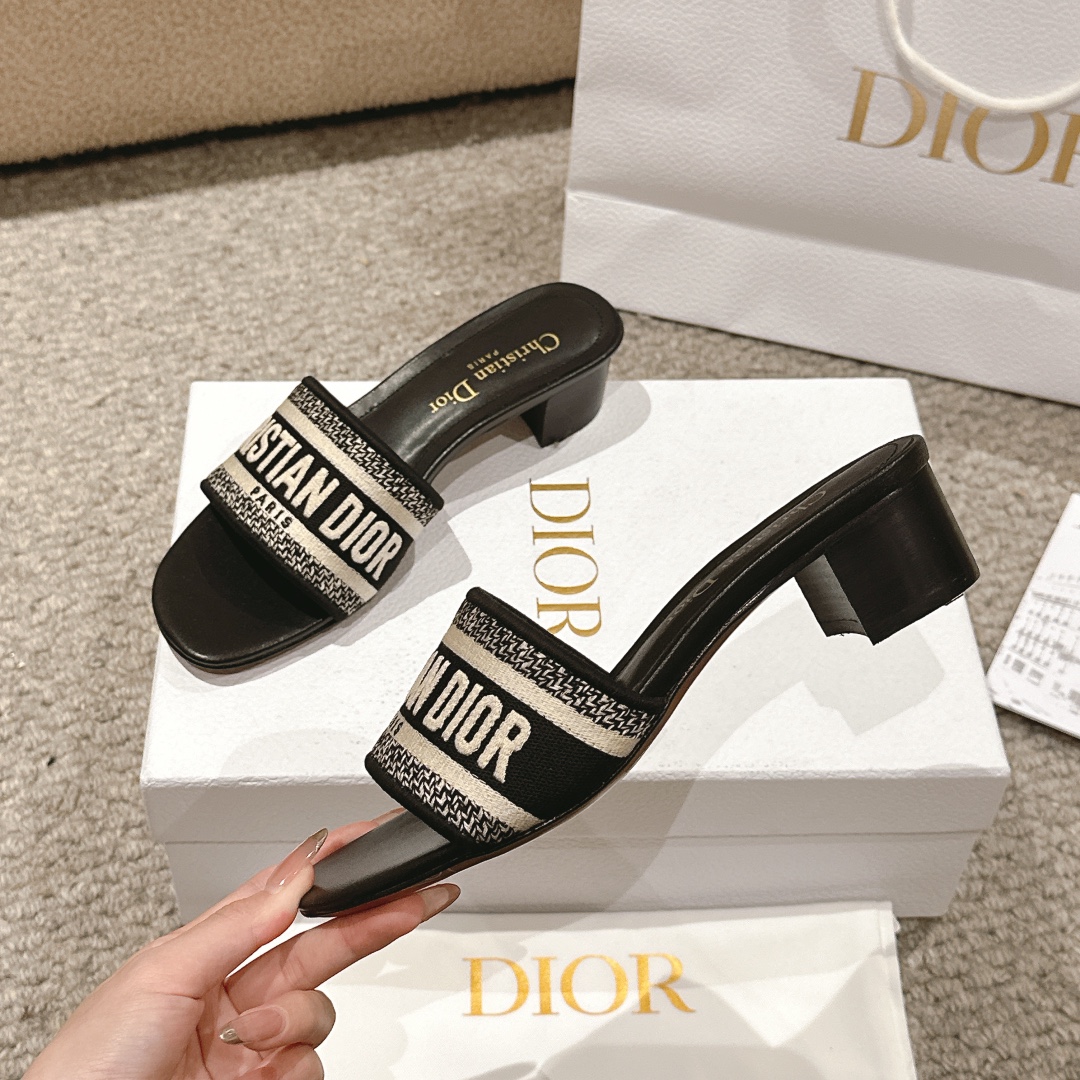 代购级别！经典迪奥logo电脑绣帆布方跟拖鞋，上乘美艳力作 dior专柜最火春夏系列 兼备气质 时尚 经