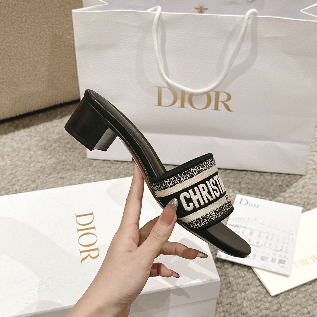 代购级别！经典迪奥logo电脑绣帆布方跟拖鞋，上乘美艳力作 dior专柜最火春夏系列 兼备气质 时尚 经
