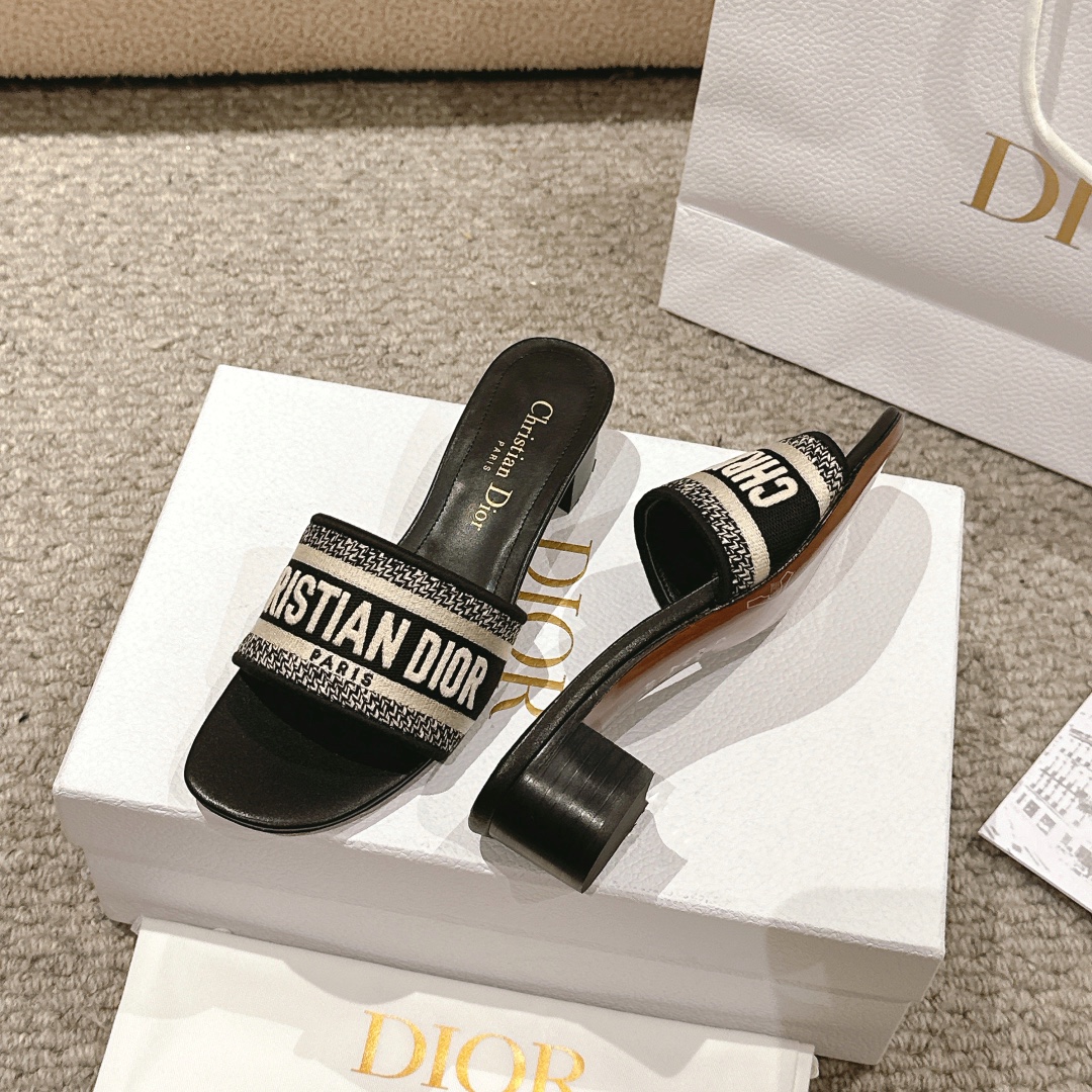 代购级别！经典迪奥logo电脑绣帆布方跟拖鞋，上乘美艳力作 dior专柜最火春夏系列 兼备气质 时尚 经