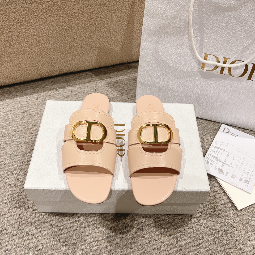 NO:167874,Purchase level!  Classic Dior metal CD letter hollow flat sandals, top-level version material on the market: imported calfskin imported   water-dyed sheepskin lining   Italian leather outsole   original molded pure copper hardware buckle. The effect on the feet is particularly beautiful!  Original reproduction!  Upper: Upper imported imported calfskin   water dyed sheepskin lining Italian A-grade leather outsole!  Heel height 1.5cm, size 34-43 (34, 40, 41, 42, 43 customized, non-return and exchange), slippers, dior, sandals, slippers, cowhide, sheepskin, Leather soles19860909代购级别！ 经典迪奥金属CD字母镂空平底凉鞋,市面顶级版本材质:鞋面进口进口小牛皮 水染羊皮内里 意大利真皮大底 原版开模纯铜五金扣 上脚效果特别美！原版复刻制作！ 鞋面: 鞋面进口进口小牛皮 水染羊皮内里 意大利A级真皮大底！ 跟高1.5cm 码数34-43（34,40,41,42,43定制不退换）,拖鞋,dior,sandals,slippers,cowhide,sheepskin,Leather soles,Women's Shoes