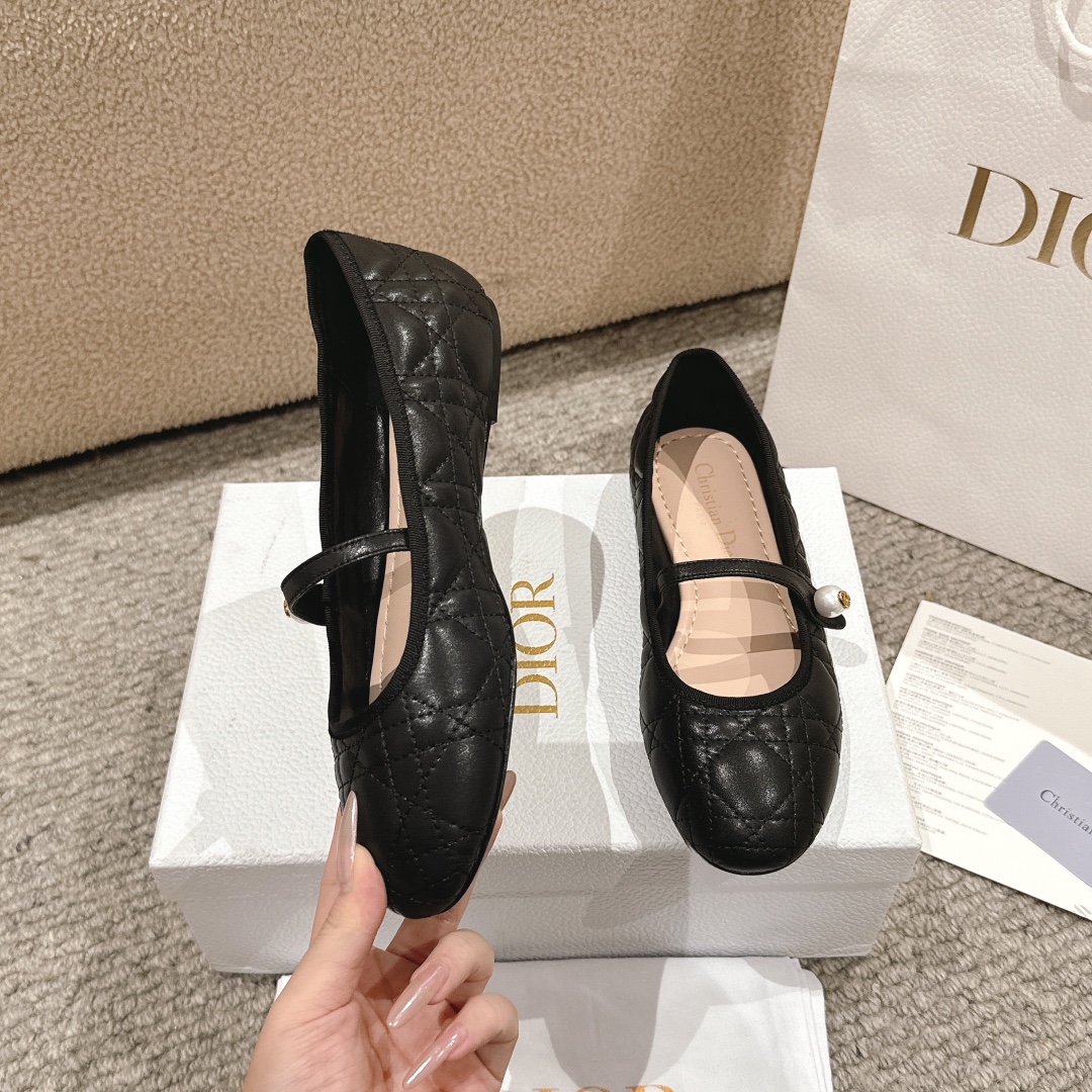 “Dior Ballet Shoes: Classic Style in Cow Leather with Italian-Made Real Bottoms, Comfortable and Stylish Design” - 图片 3