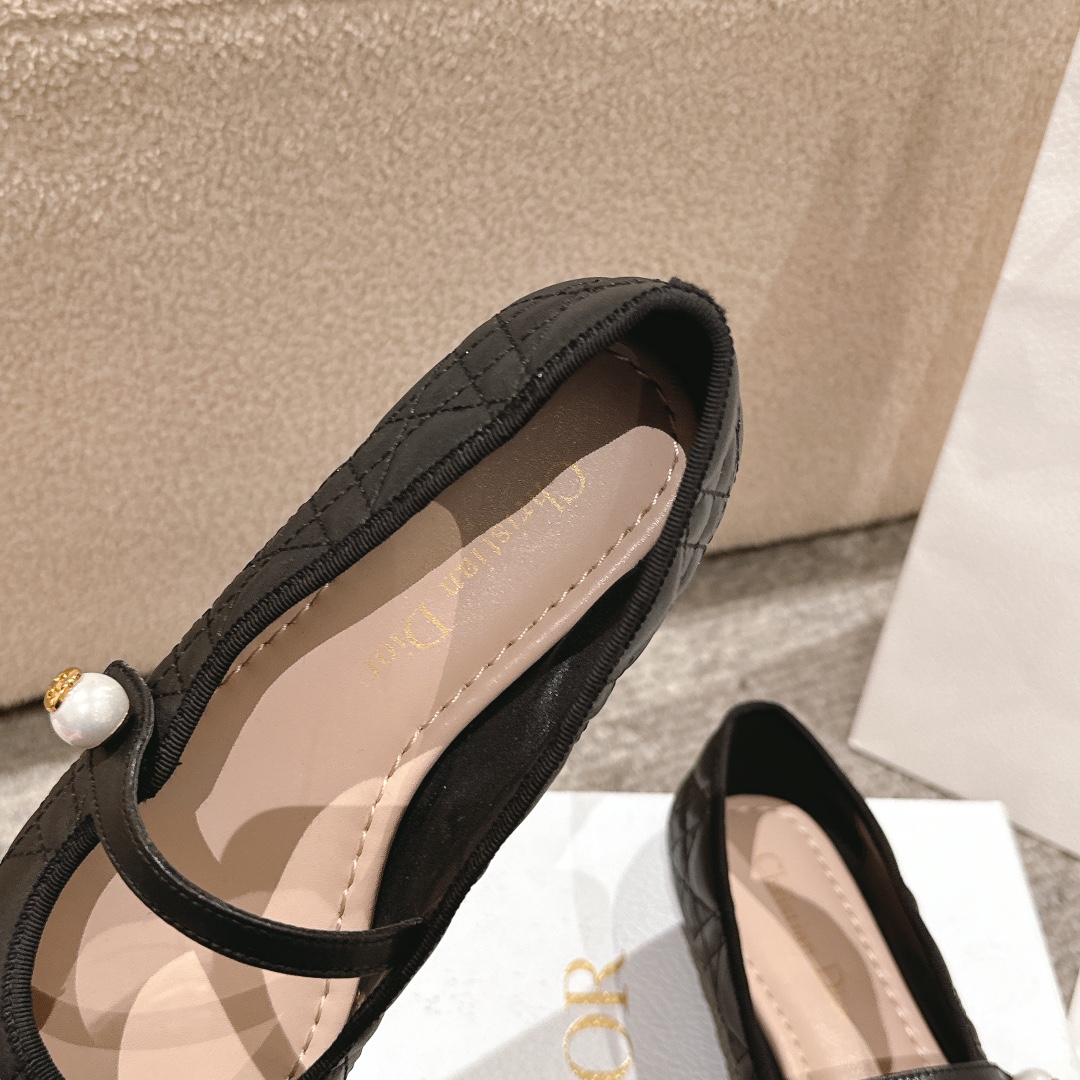 “Dior Ballet Shoes: Classic Style in Cow Leather with Italian-Made Real Bottoms, Comfortable and Stylish Design” - 图片 7