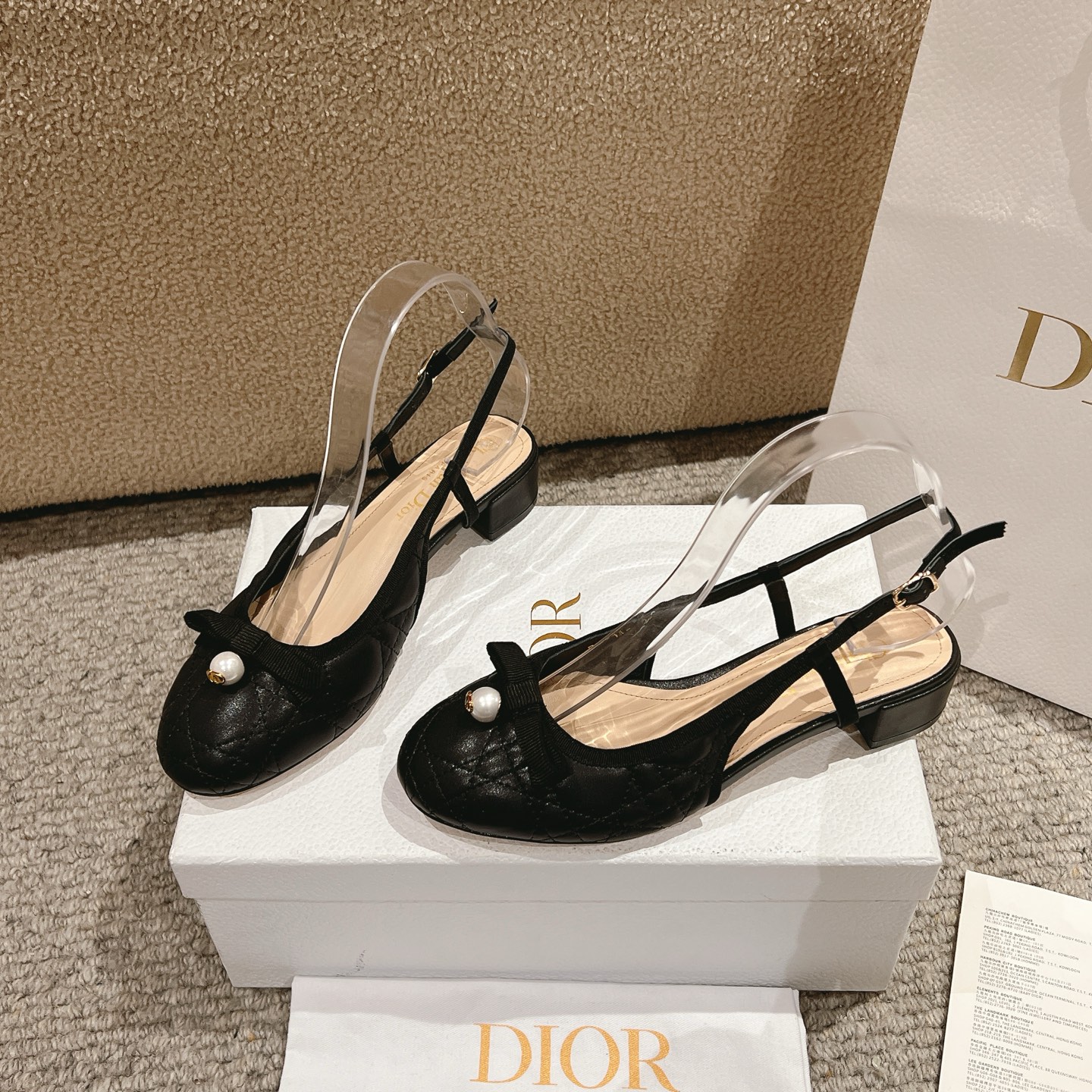 NO:167293,Purchase level!  Dior Dior Spring and Summer Haute Couture Series New Ballet Signature Electric Embroidered Vine Plaid Low Heel Ballerian Shoes, Adjustable buckles with Grosgrain bows on the front, Decorative CD Resin Pearl Alphabet Logo Pearl Buckle Thick Heel Bow Sandals Material Calfskin Electric Embroidered Vine Plaid Thick Flowers Inner Water-Dye Sheepskin Outsole Heel Heel Heel Heel Heel Heel Heel 3.5CM, Size 34-41 (34.40.41 Customized No Return or Exchange), Ballet Shoes, Dior, Dior, Sandals, Cowhide, Sheepskin, Leather Soles19860909代购级别！ 迪奥 Dior 春夏高定系列新款 Ballet 标志性电绣藤格纹低跟芭蕾舞女鞋 ,可调节扣带正面饰有罗缎蝴蝶结·装饰性CD树脂珍珠字母logo珍珠扣粗跟蝴蝶结凉鞋 材质小牛皮电绣藤格纹粗花 内里水染羊皮内里 大底意大利真皮大底 跟高3.5CM, 码数34-41（34.40.41定制不退不换）,芭蕾舞鞋,dior,dior,sandals,cowhide,sheepskin,Leather soles,Women's Shoes