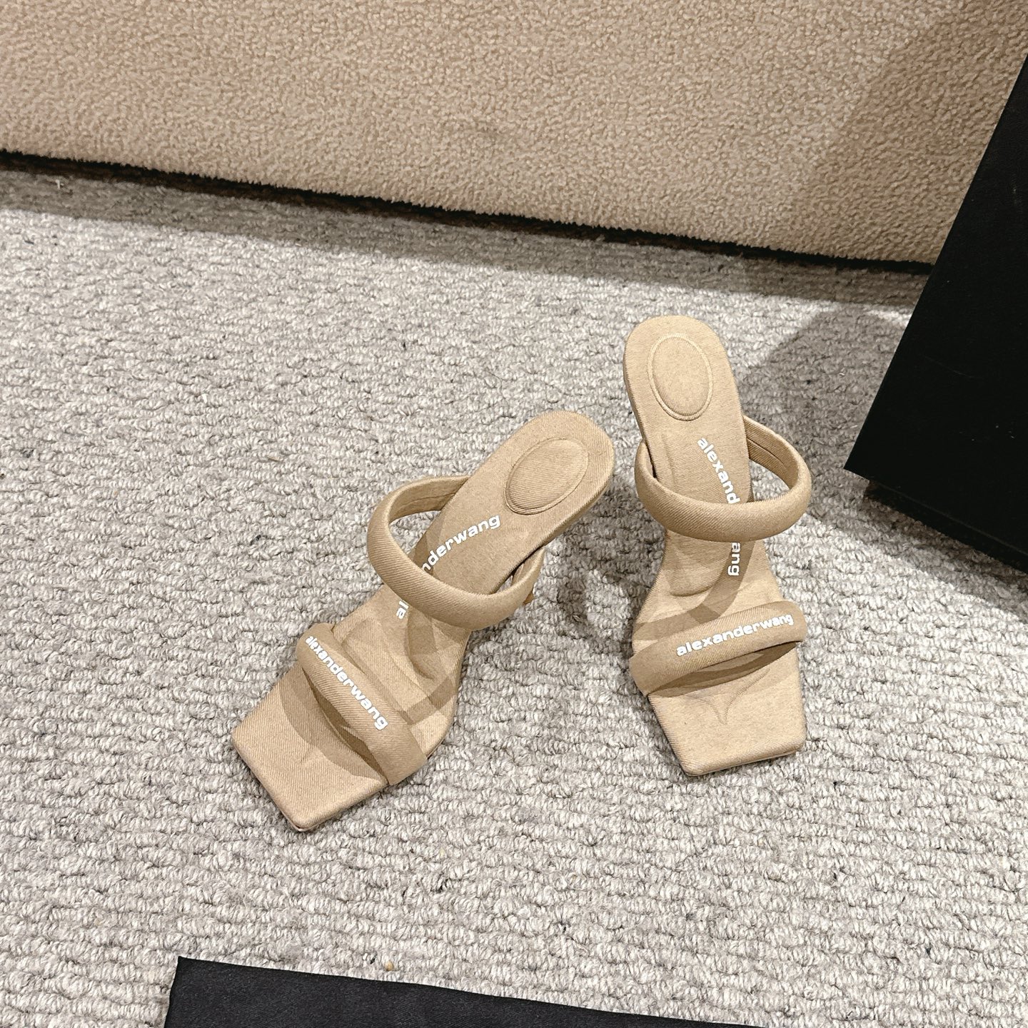 Luxury Alexander Wang Shoes: Original Italian Imported Material, Damp Head Logo, High Heels – Review & Buying Guide - 图片 2