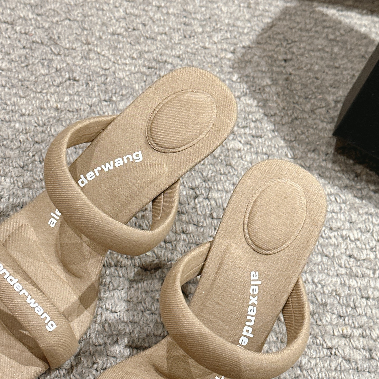 Luxury Alexander Wang Shoes: Original Italian Imported Material, Damp Head Logo, High Heels – Review & Buying Guide - 图片 5