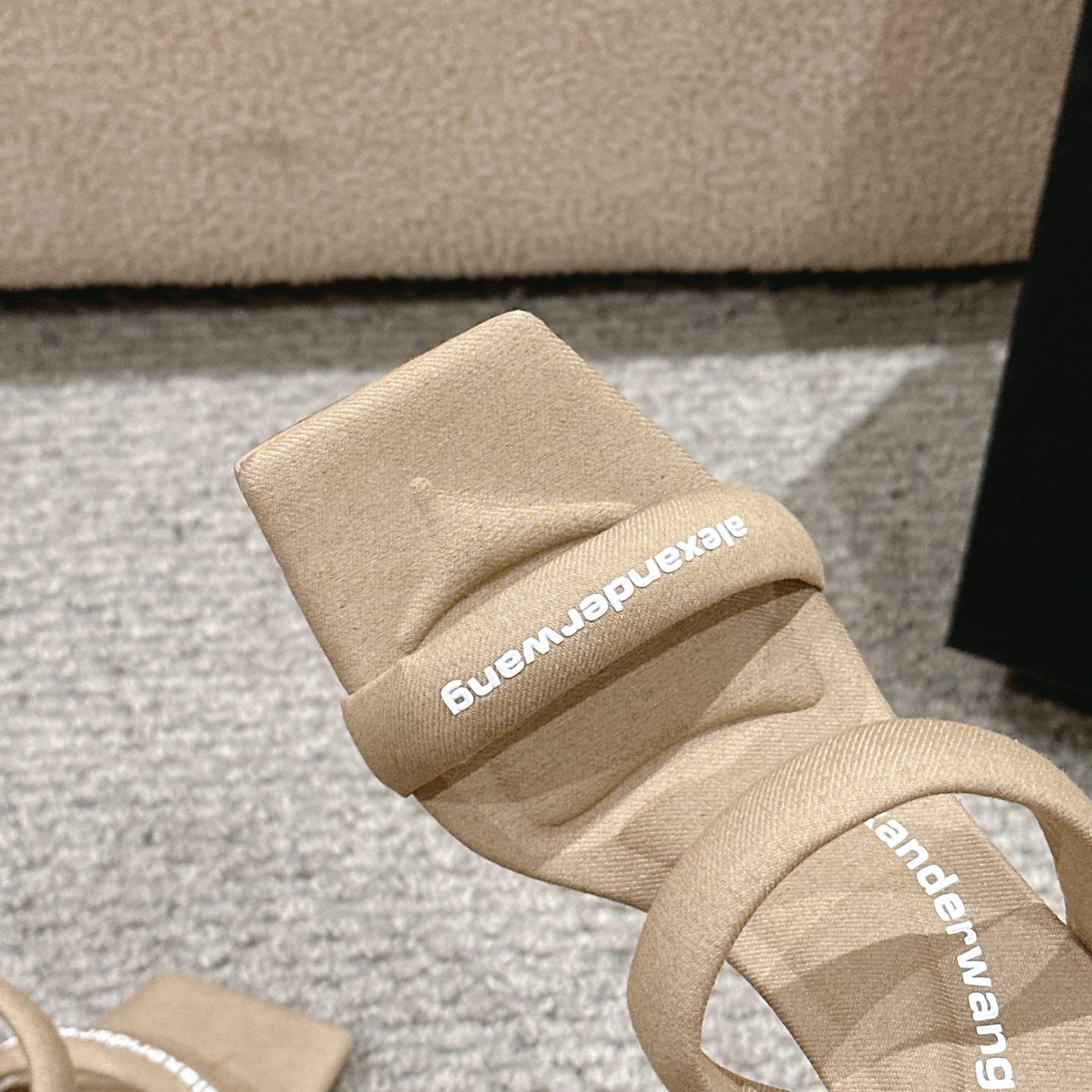 Luxury Alexander Wang Shoes: Original Italian Imported Material, Damp Head Logo, High Heels – Review & Buying Guide - 图片 6