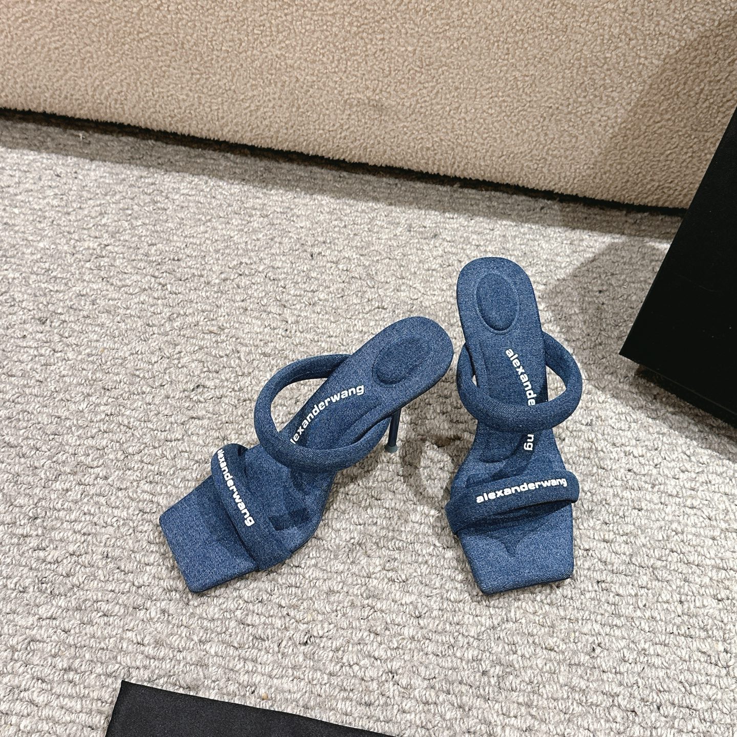 Luxury Alexander Wang Cowboy Shoes with Embossed Logo – Imported Material and High Heel - 图片 2