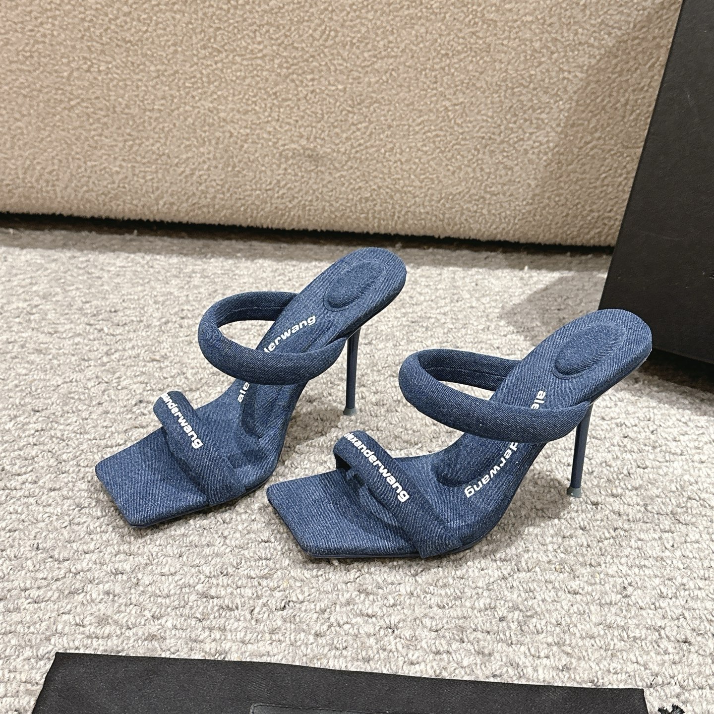 Luxury Alexander Wang Cowboy Shoes with Embossed Logo – Imported Material and High Heel - 图片 4