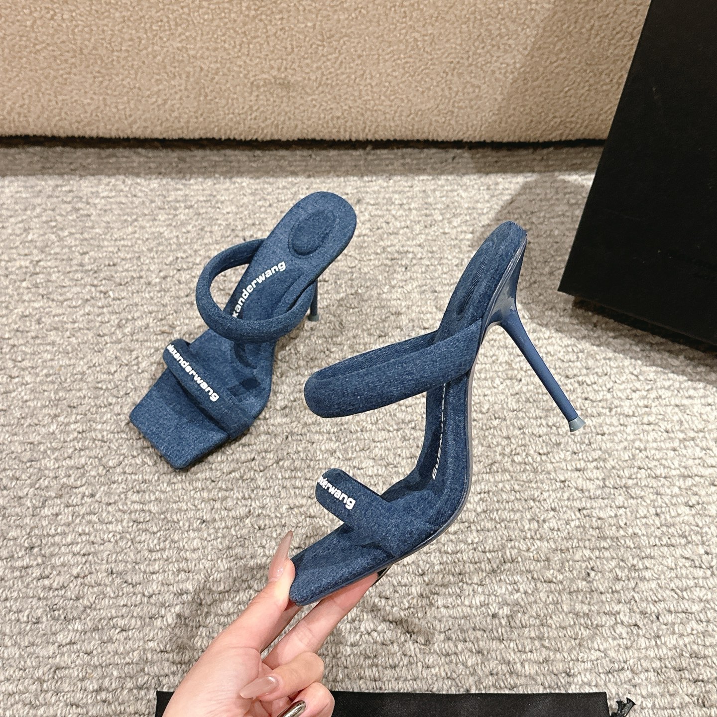 Luxury Alexander Wang Cowboy Shoes with Embossed Logo – Imported Material and High Heel - 图片 1